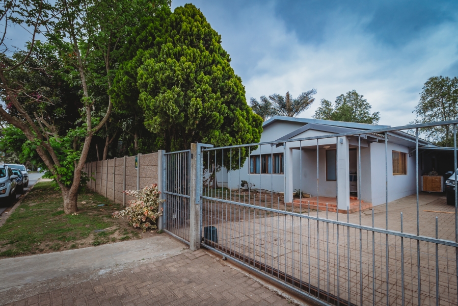 4 Bedroom Property for Sale in Bodorp Western Cape